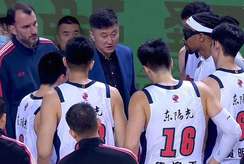 元游棋牌app下载-广东男篮被批又菜又爱玩，焦伯乔伤病确定，徐杰胡明轩状态复苏